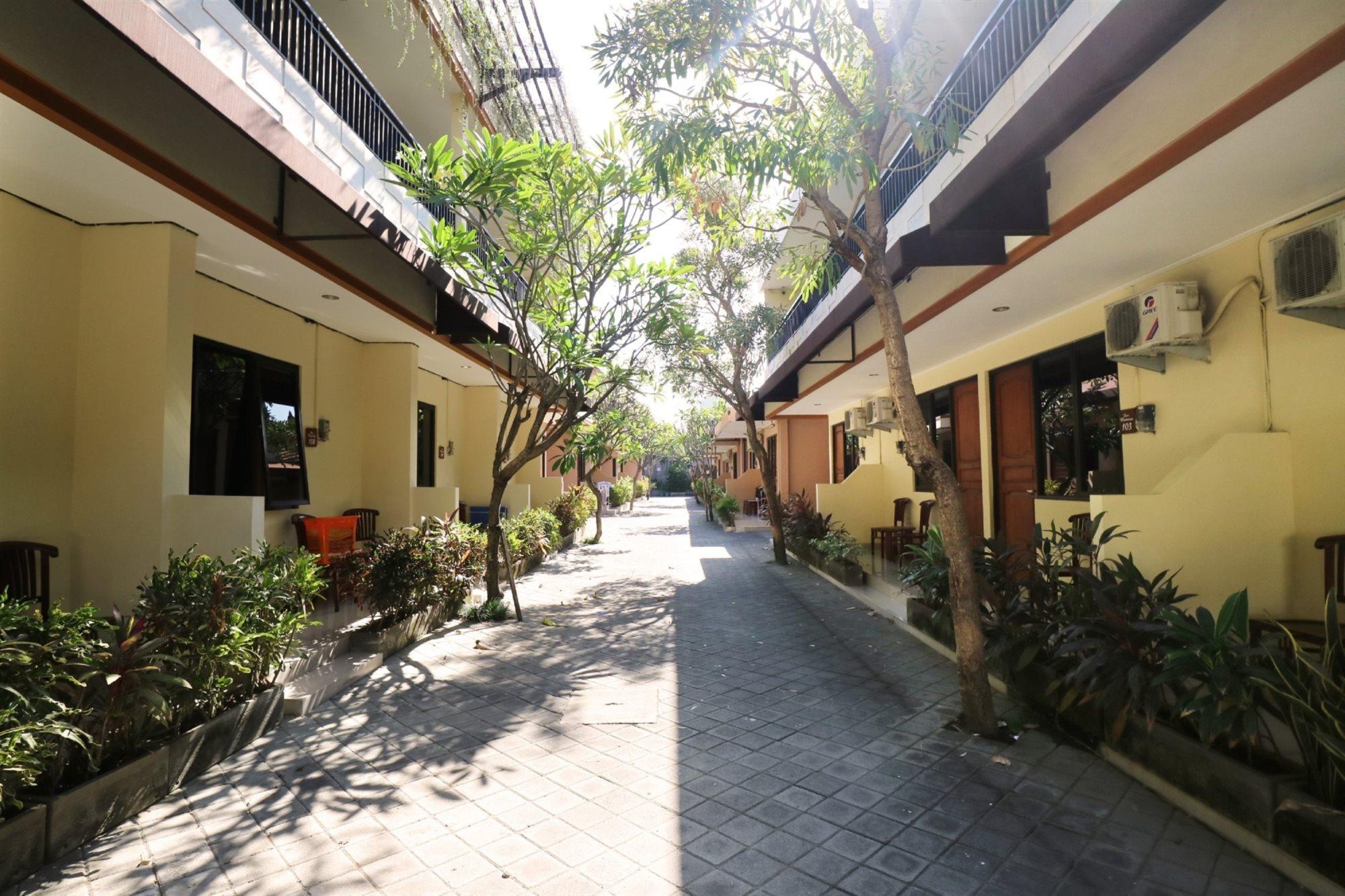 Dee Mansion Hotel Dempassar Exterior foto