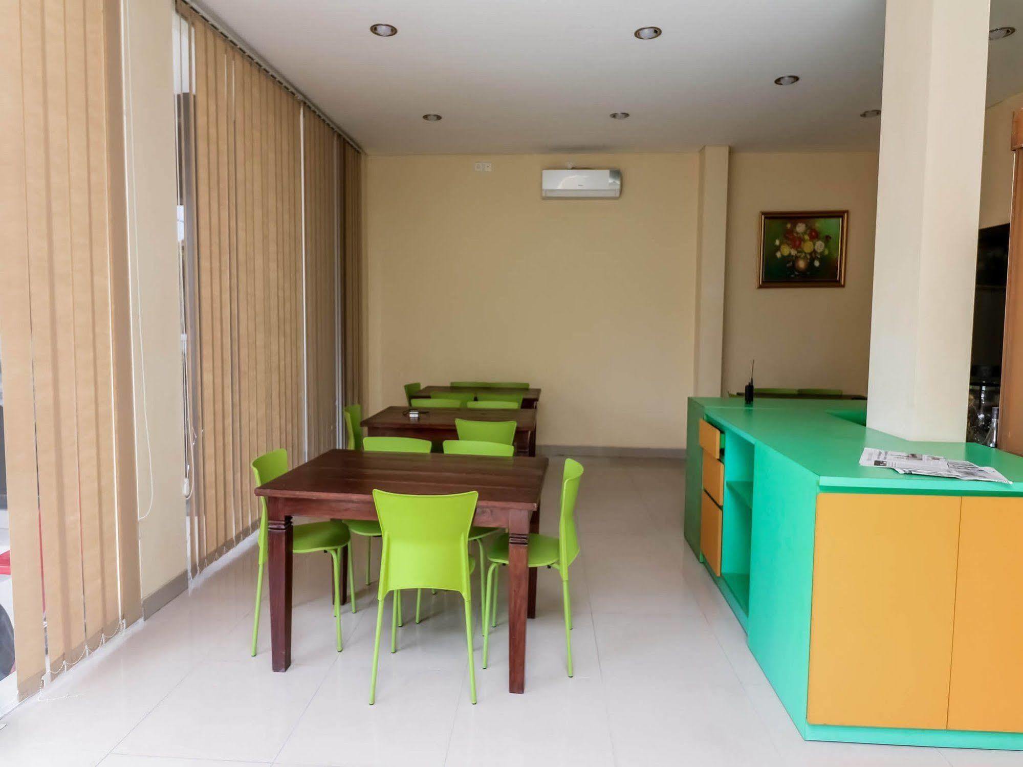 Dee Mansion Hotel Dempassar Exterior foto